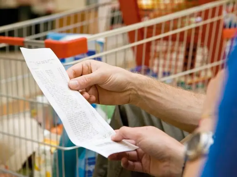 Carrefour da el 'campanazo' con 'carros sorpresa', la iniciativa que permite hacer la compra del mes cinco veces más barata